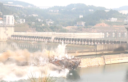 嘉陵苍溪水电站导水墙拆除